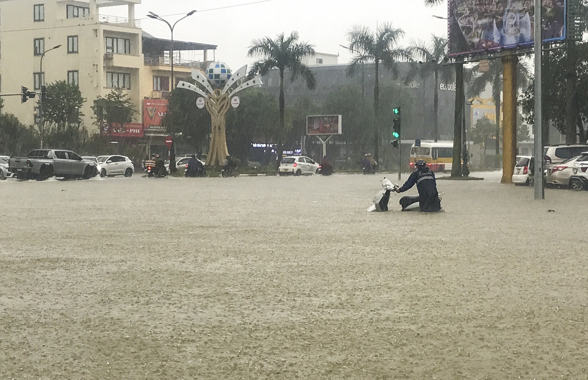 Nam Bộ 'né' được cơn bão cuối mùa vì không khí lạnh-1
