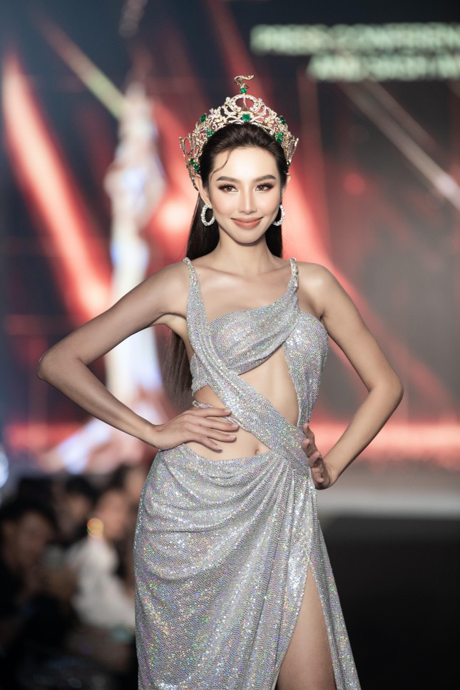 4 nàng hậu quốc tế xinh đẹp trổ tài hô tên, catwalk tại họp báo Miss Grand Vietnam 2022-8