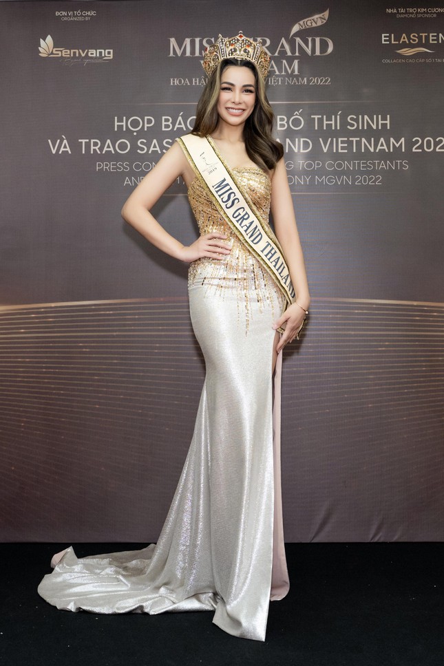 4 nàng hậu quốc tế xinh đẹp trổ tài hô tên, catwalk tại họp báo Miss Grand Vietnam 2022-2