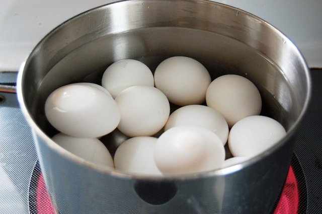 6 sai lầm khiến cho trứng luộc bị nứt vỡ, đã mất chất lại còn khó bóc vỏ-1