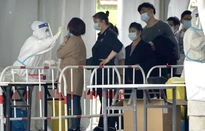 Trung Quốc giảm bớt áp lực xét nghiệm COVID-19, nới lỏng phòng chống dịch-cover-img