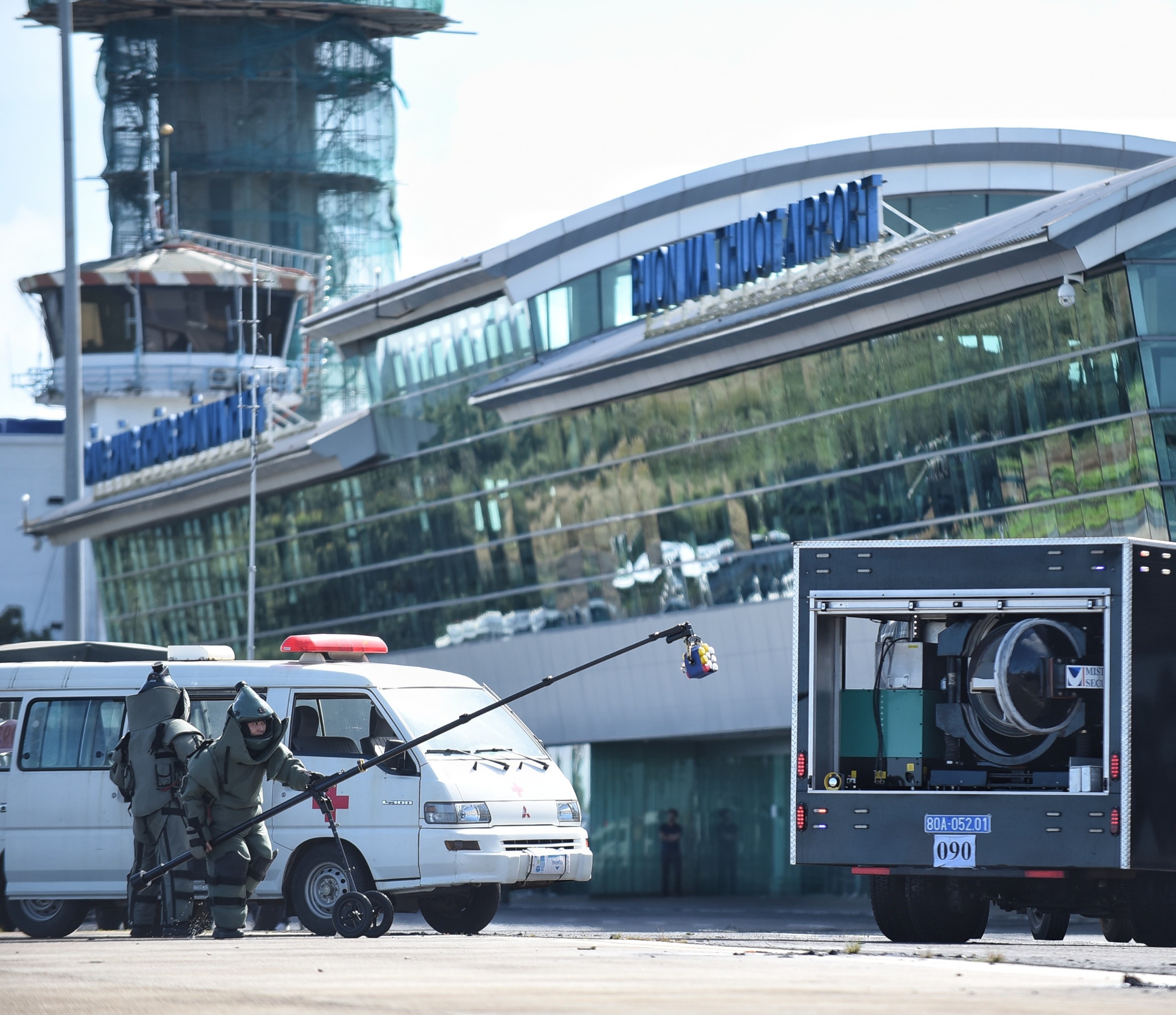 Diễn tập bắn hạ UAV, ngăn bạo loạn khủng bố tại sân bay-12