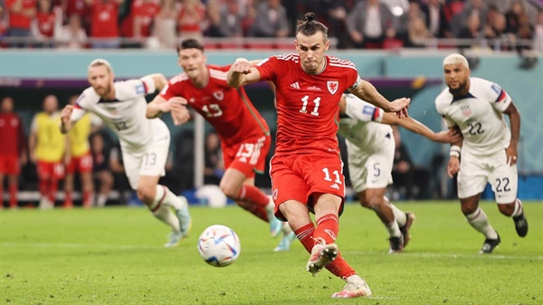 Tuyển Xứ Wales thoát thua trong lần trở lại World Cup sau 64 năm-2