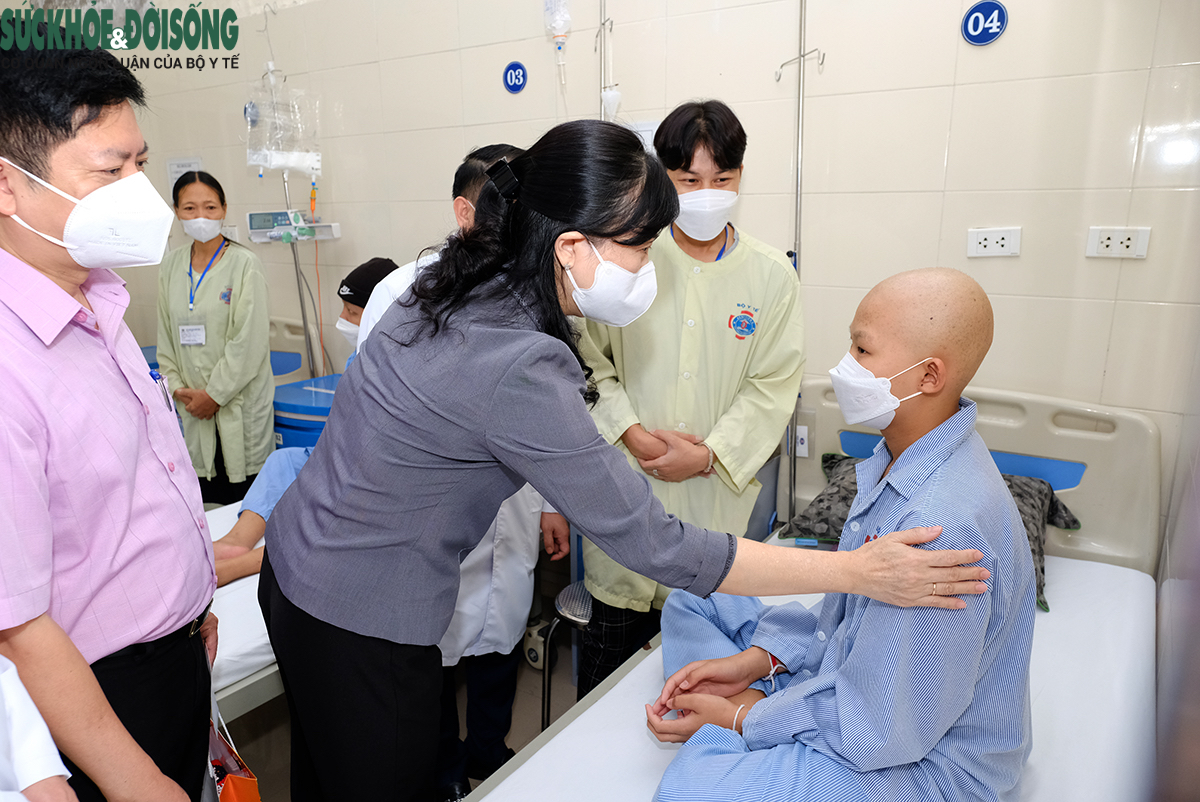 Làm việc tại Bệnh viện K, Quyền Bộ trưởng Bộ Y tế Đào Hồng Lan yêu cầu "làm sao tạo điều kiện thuận tiện nhất cho người bệnh"-4