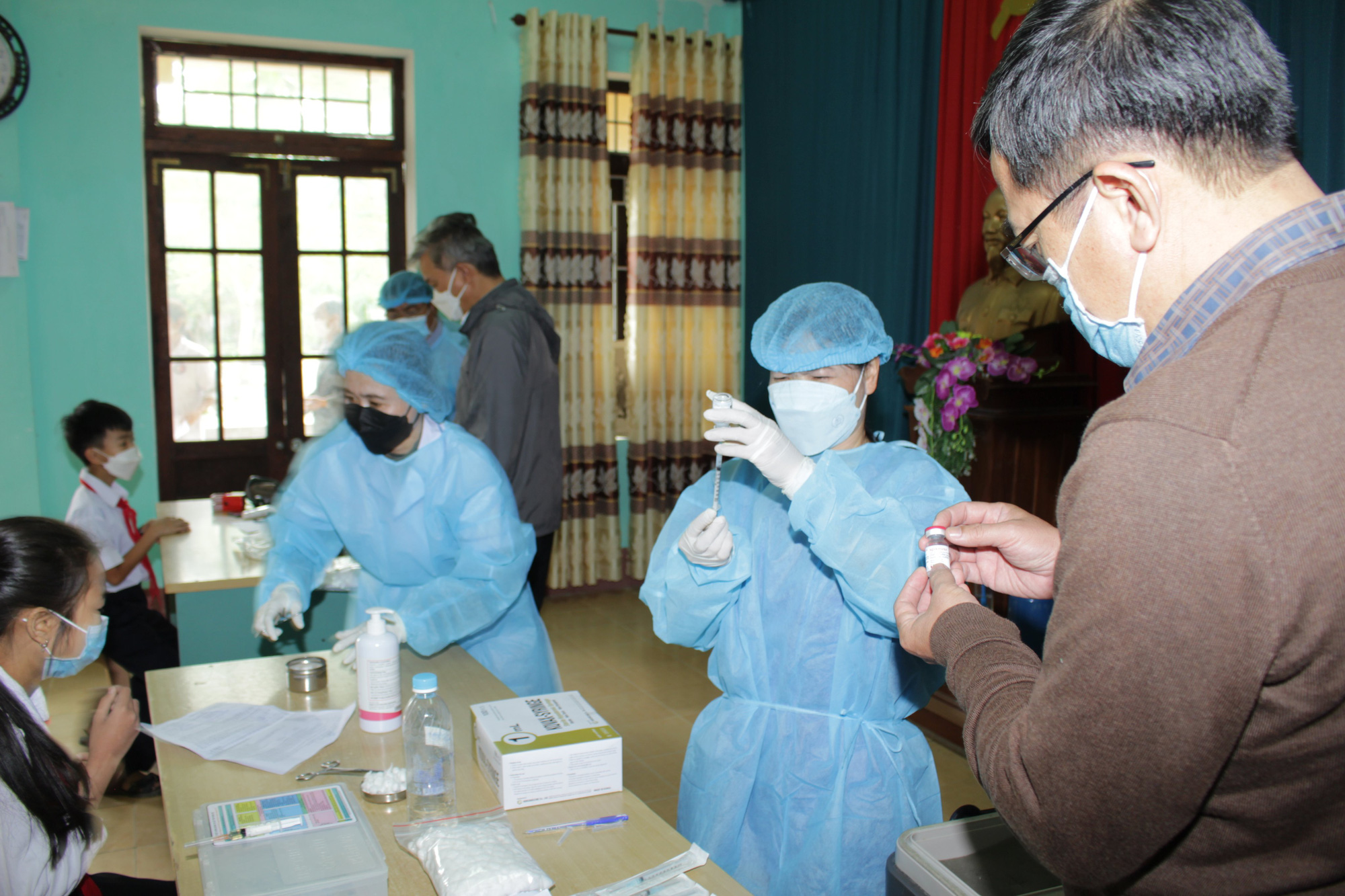 Thừa Thiên Huế: Tỷ lệ tiêm vaccine phòng COVID-19 mũi 4 còn thấp, do lơ là chủ quan-2