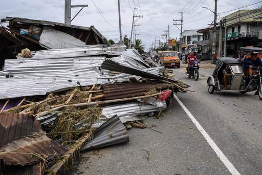 Philippines tan hoang sau khi siêu bão Noru tàn phá-2