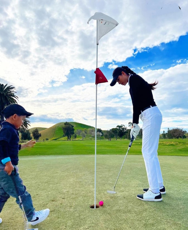 Con trai Hoa hậu Phạm Hương: Từ 2 tuổi đã được học trường nhà giàu, bé xíu đã chơi golf-4