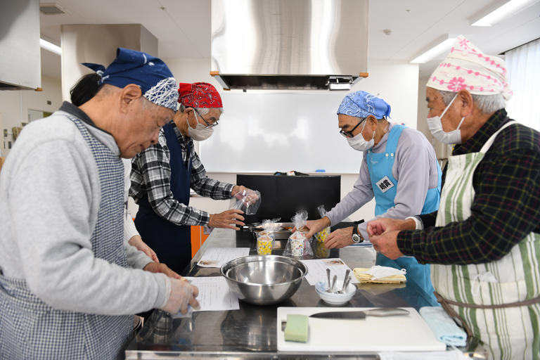 Xu hướng đàn ông trung niên Nhật Bản học làm công việc nội trợ-2