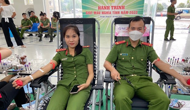 Tiếp nhận 800 đơn vị máu từ Công an thành phố Hà Nội-2