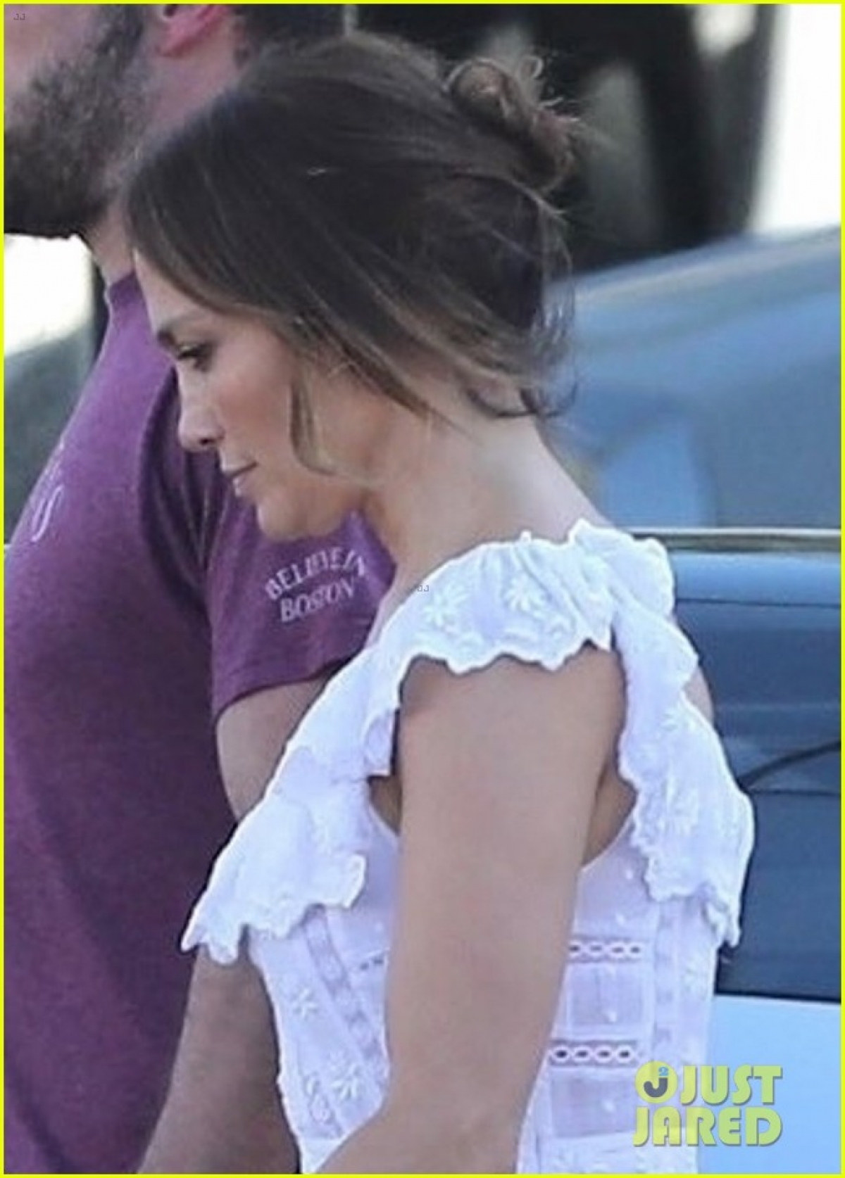 Jennifer Lopez lên đồ điệu đà, tình cảm nắm tay bạn trai trên phim trường-2