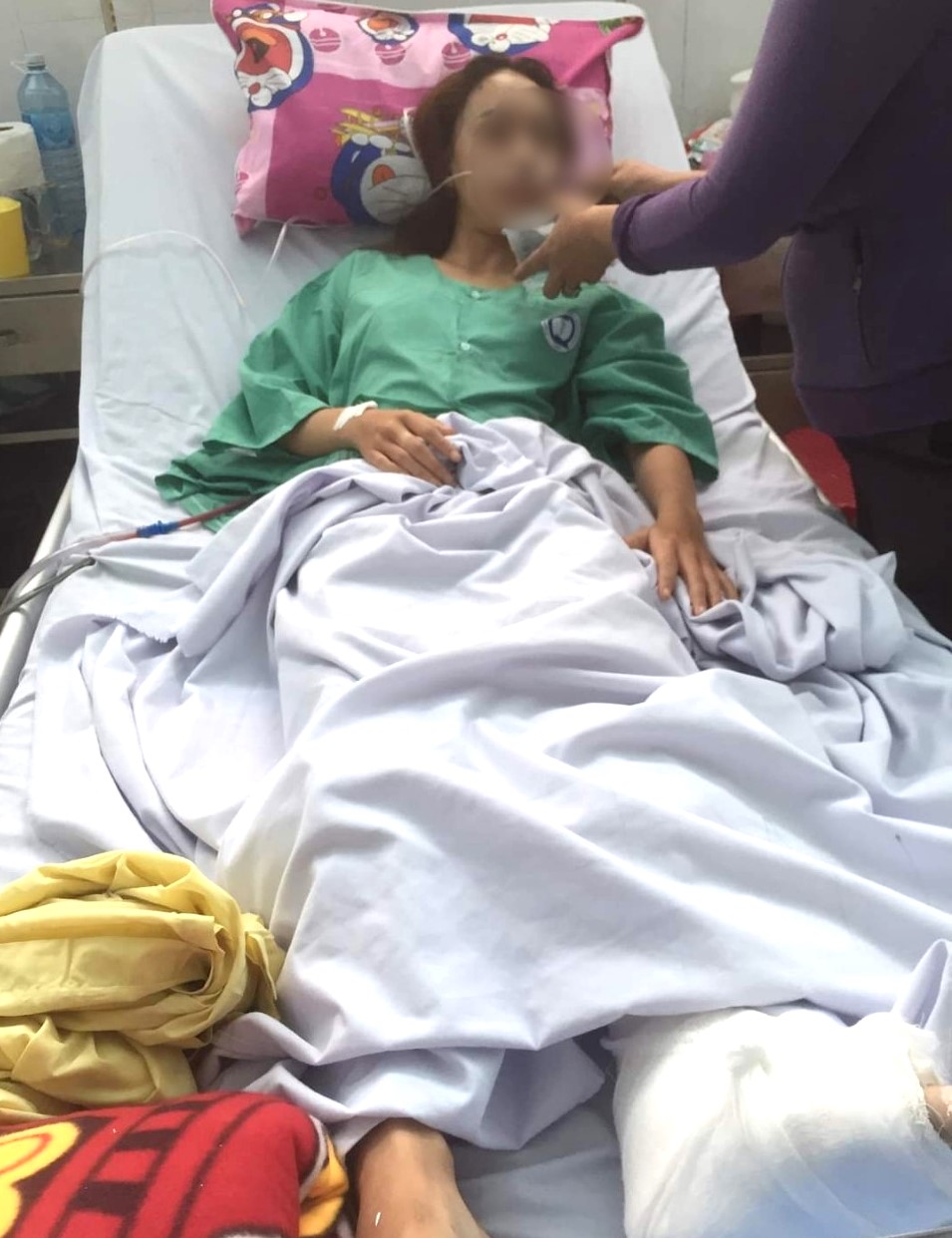 Quảng Nam: Bão qua, nhà sập, cháu gái bị thương tích nặng-5