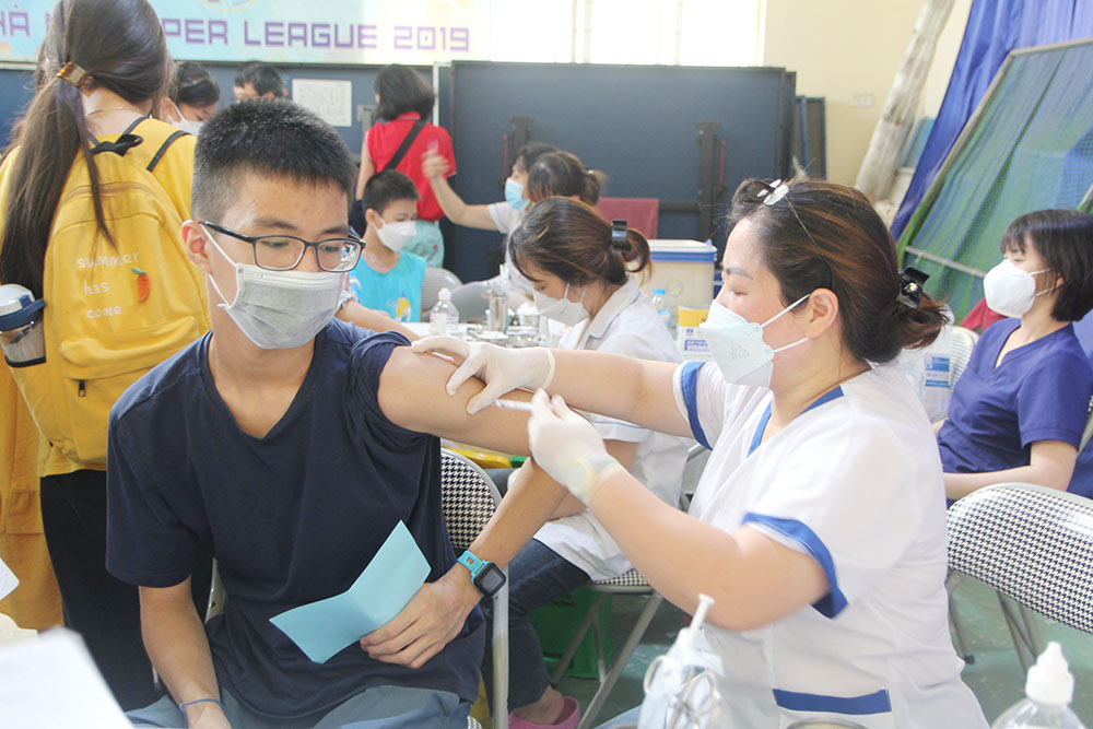 Hà Nội: Nhiều địa phương quyết liệt đẩy nhanh tiến độ tiêm vaccine cho trẻ-2