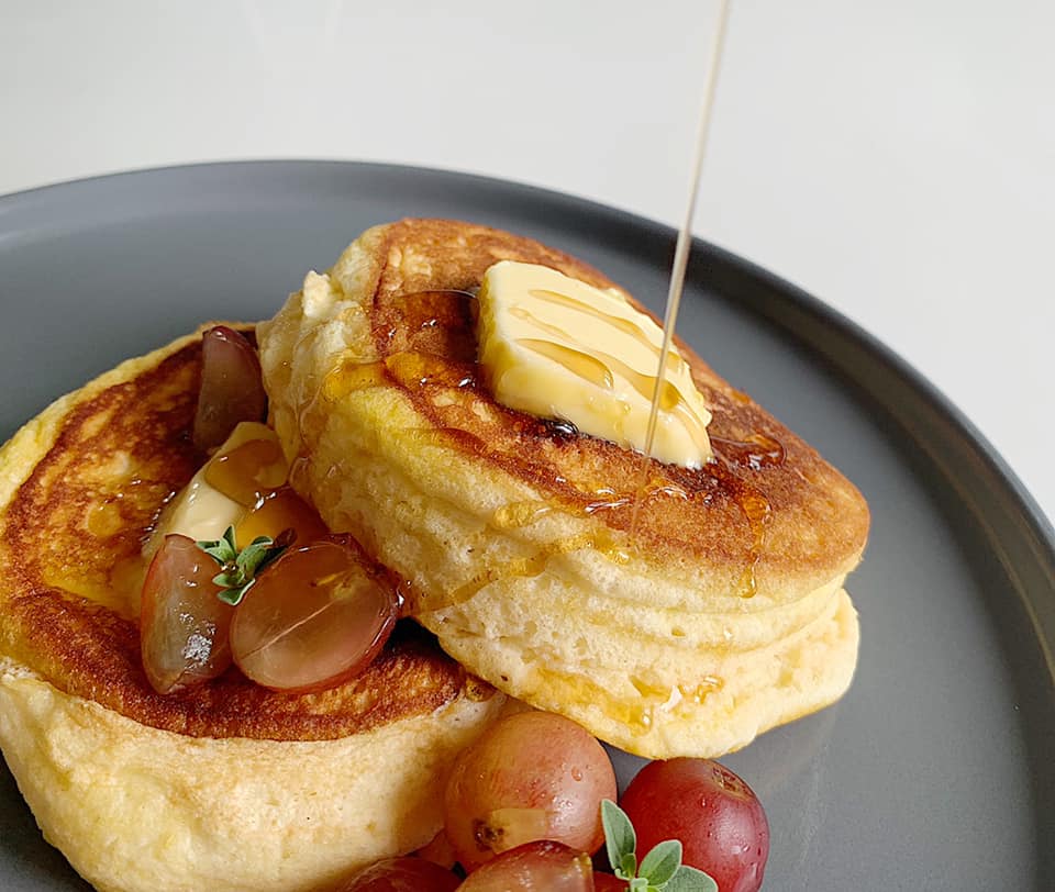 Sáng nay ăn gì: Đổi gió cho bữa sáng - Pancake souffle trái cây tươi!-2