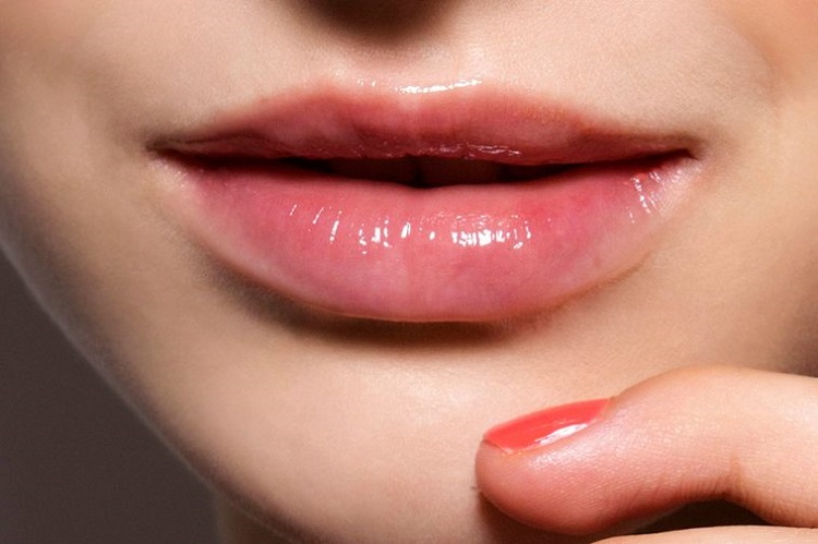 Thay đổi ngoạn mục cho đôi môi thêm hồng hào từ 5 thói quen chăm sóc đơn giản mà nhiều người hay quên-1
