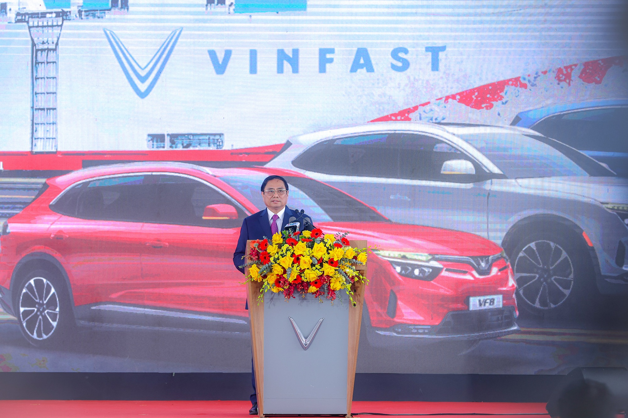Thủ tướng chứng kiến ô tô điện thương hiệu Việt Nam lần đầu tiến ra thế giới-1