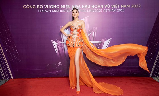 Vương miện 'Vinawoman' cho Hoa hậu Hoàn vũ Việt Nam 2022 đính hơn 2.000 viên kim cương-9