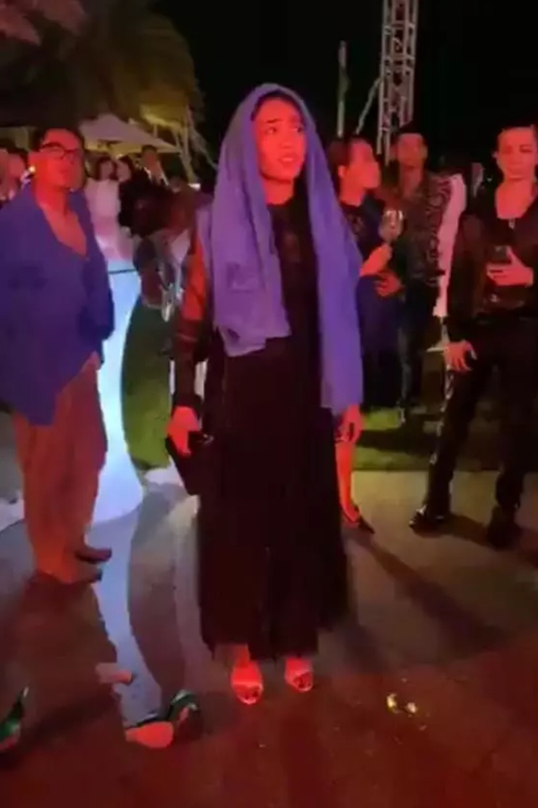 Diệu Nhi dẫn đầu dàn sao Việt chuyên làm rớt tóc giả khi dự tiệc-6