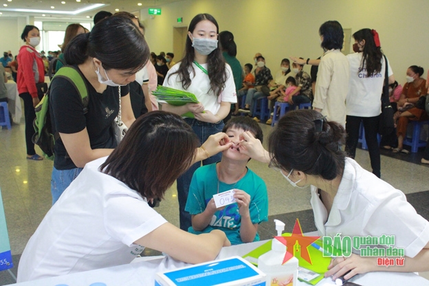 Phẫu thuật nhân đạo giúp trẻ em khuyết tật tỏa sáng "Nụ cười Việt Nam"-3