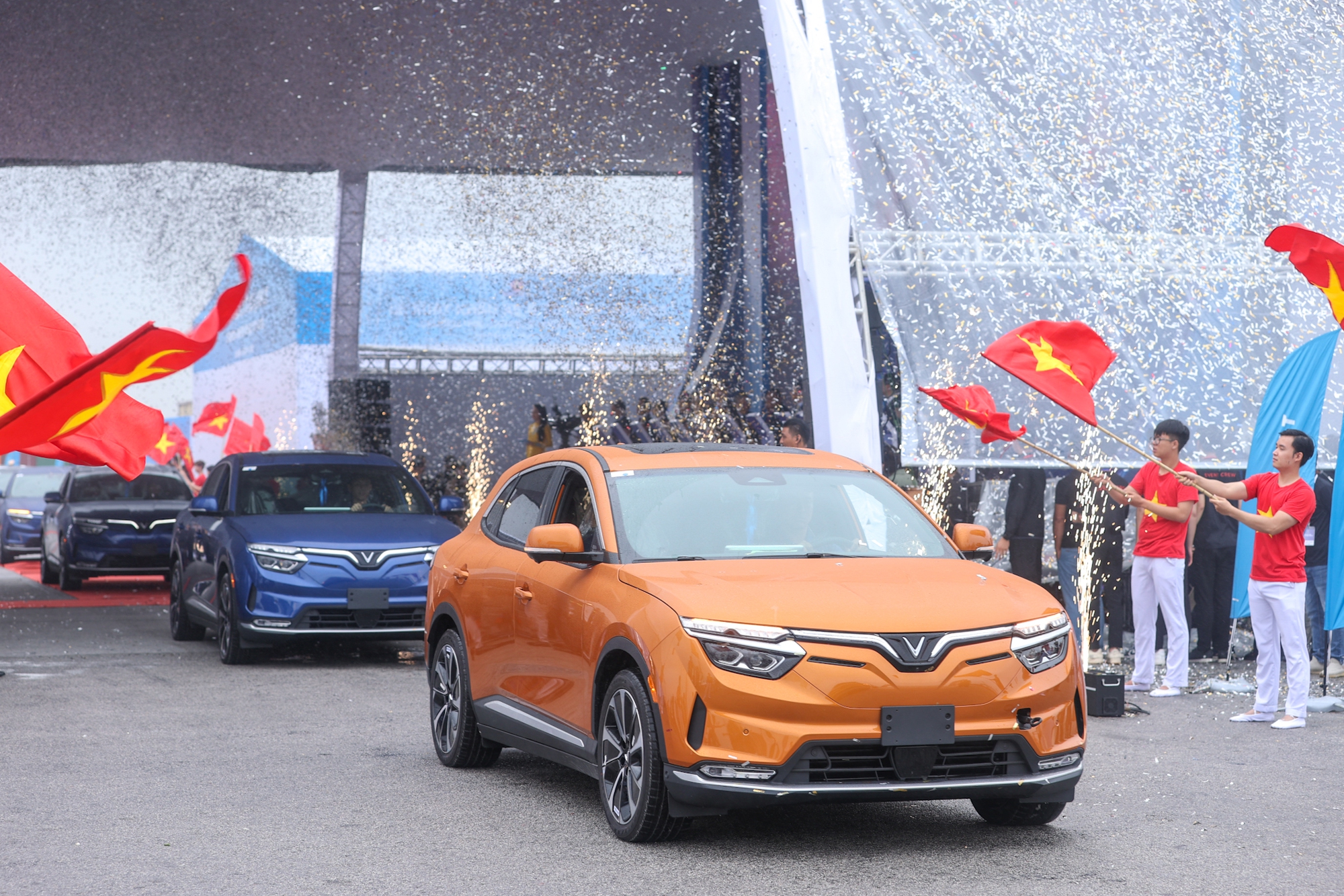 Thủ tướng chứng kiến ô tô điện thương hiệu Việt Nam lần đầu tiến ra thế giới-3