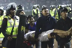 Lời kể kinh hoàng của nhân chứng sống vụ bạo loạn ở Indonesia-cover-img