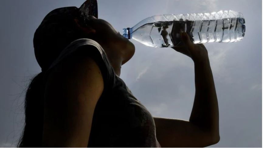 Nắng nóng gay gắt, 5 biến chứng nguy hiểm sẽ xuất hiện nếu cơ thể mất 5% nước trở lên: Nhẹ co thắt cơ, nặng có thể dẫn tới tử vong-3