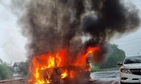 Xe khách cháy rụi trên cao tốc Pháp Vân - Cầu Giẽ-img