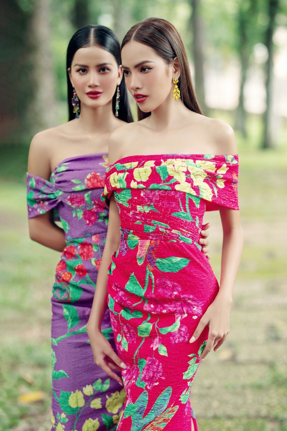 Top 5 Miss Universe Hương Ly - Hoàng Phương rực rỡ xuống phố với váy áo 'biến hoá' từ khăn lụa-9