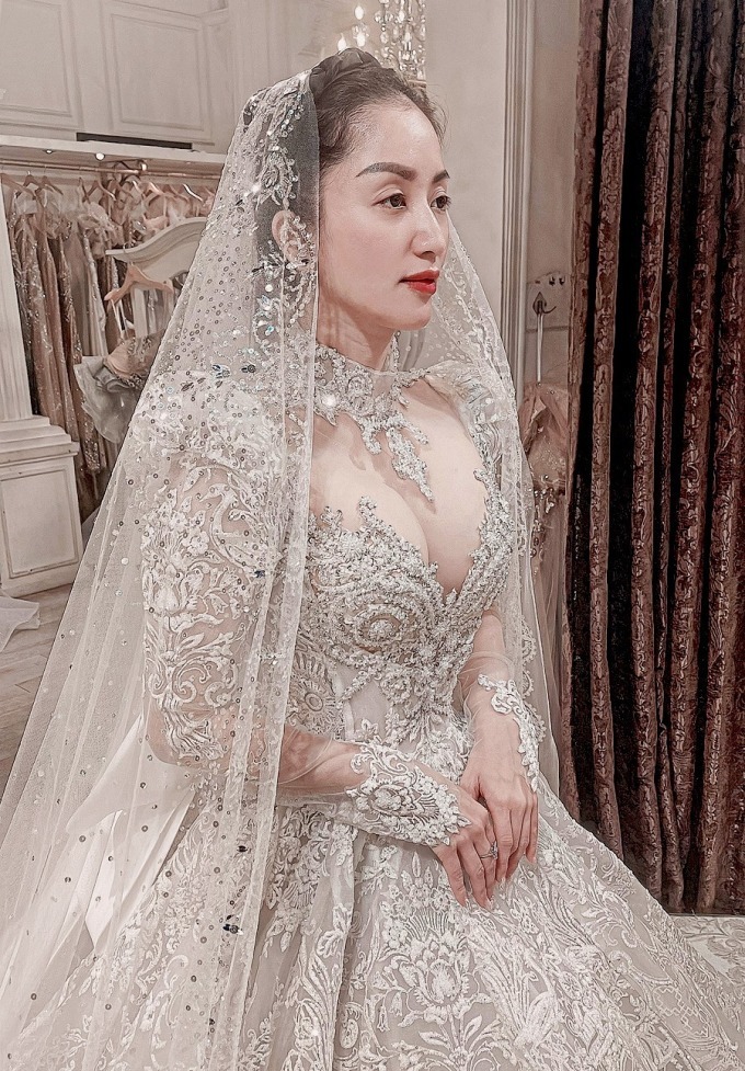 Mỹ nhân Việt đi thử váy cưới đã "đỉnh của chóp"-7