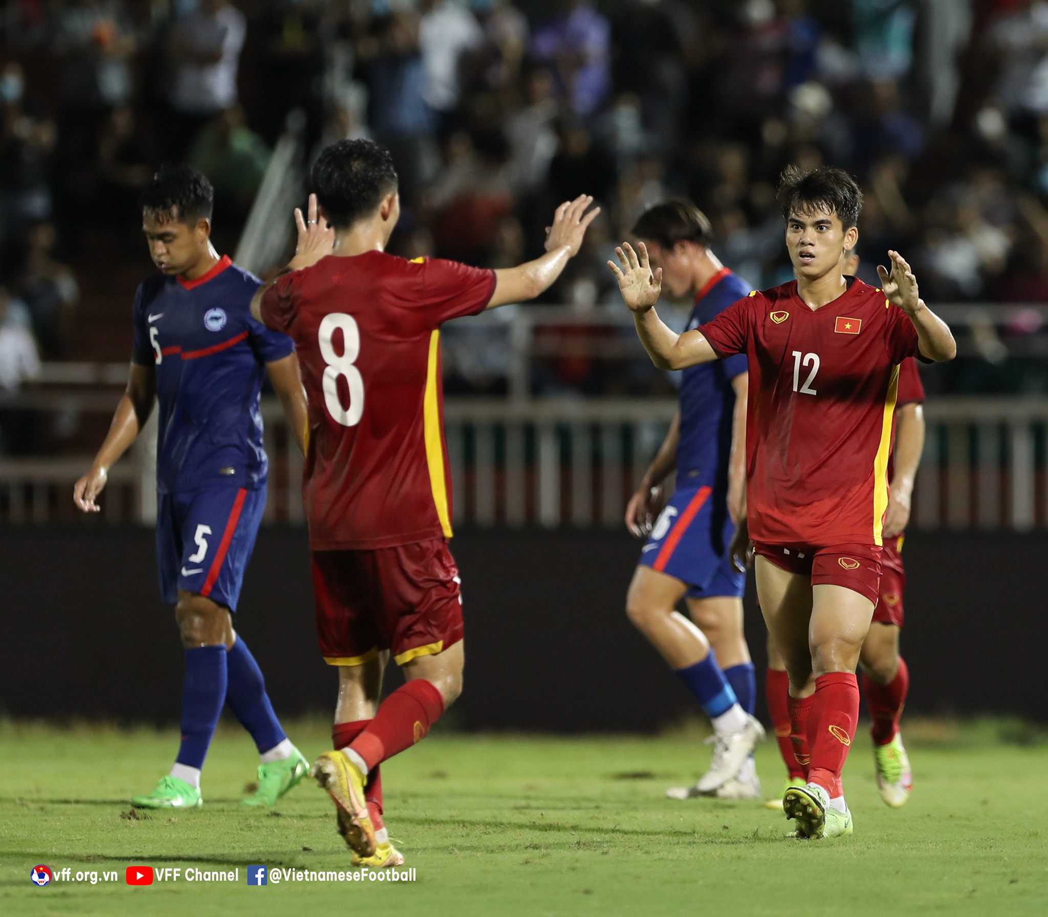 Giao hữu với Singapore, đội tuyển Việt Nam thắng đậm đà 4-0-4
