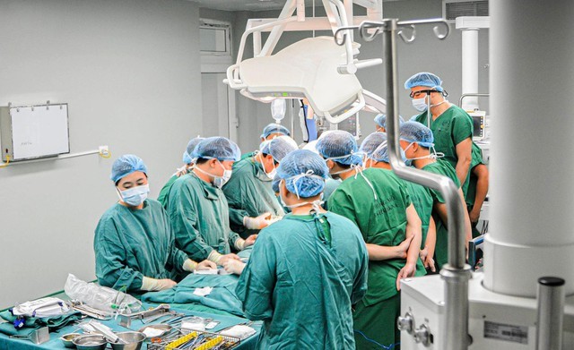 Bệnh viện Hữu nghị Đa khoa Nghệ An tiếp nhận, triển khai kỹ thuật ghép gan, ghép tim từ Bệnh viện Hữu nghị Việt Đức-1
