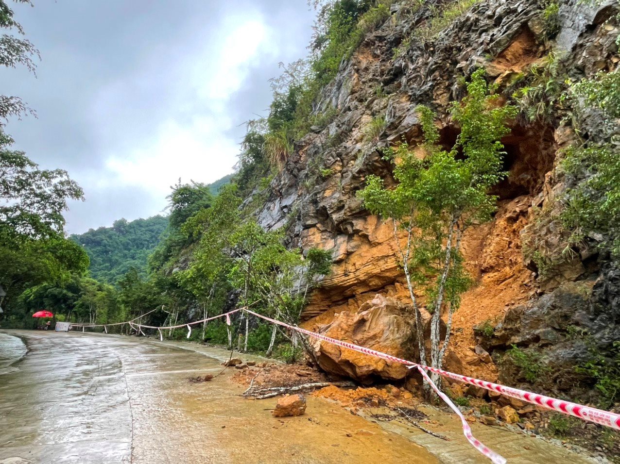Ninh Bình: Mưa lớn gây sạt lở nghiêm trọng tại núi Vái Giời-3