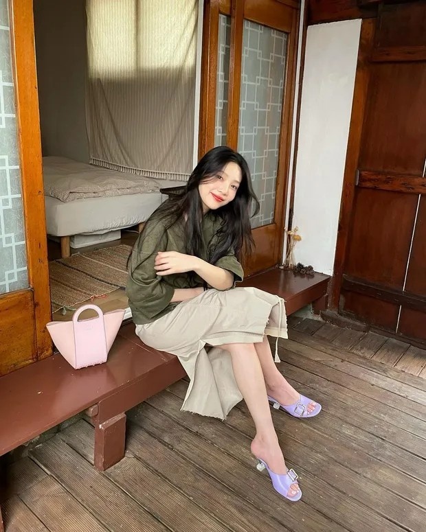 Mặc đẹp với chân váy midi với loạt gợi ý từ Yoona, Suzy và các sao Hàn-7