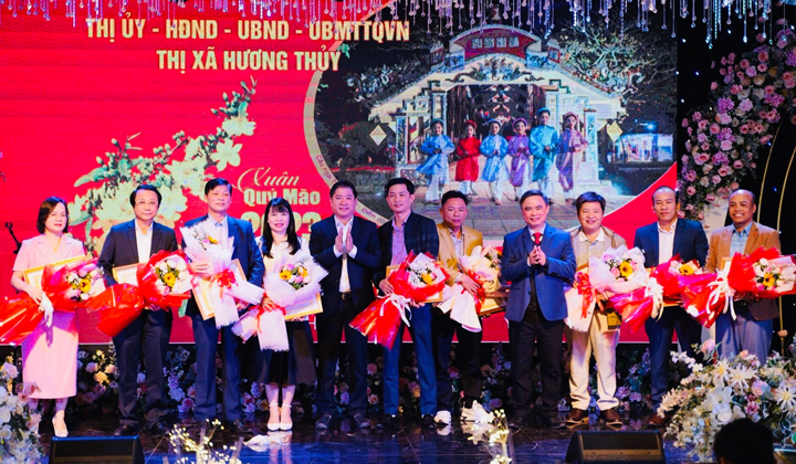 Thừa Thiên Huế: Thị xã Hương Thủy gặp mặt hơn 200 công ty, doanh nghiệp, hợp tác xã-1