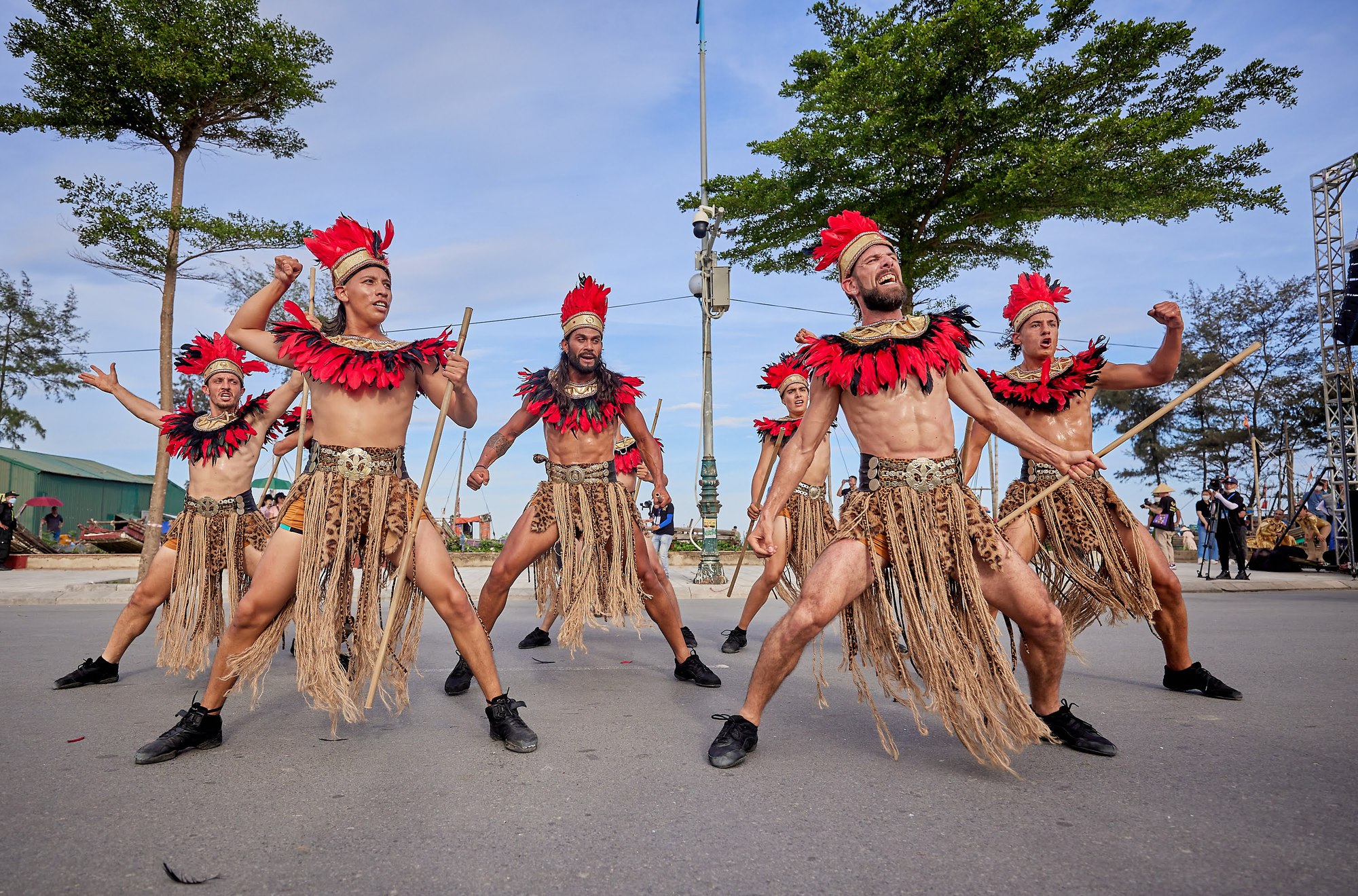 100 vũ công Brazil, Moldova, Colombia... khuấy động Carnival du lịch biển Sầm Sơn-2