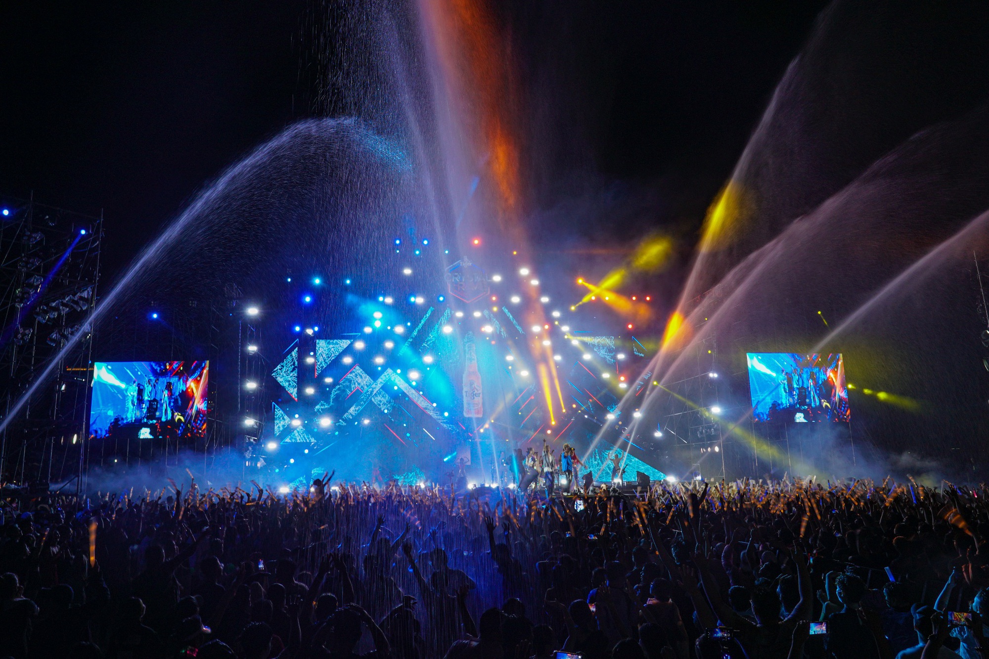 Crystal Rave Hạ Long - Lễ hội âm nhạc EDM trên biển đổ bộ tại Bãi Cháy-6