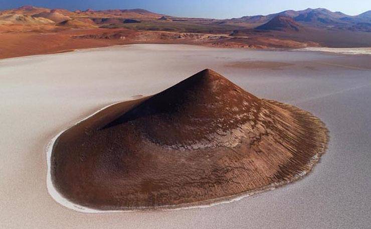 Kim tự tháp bí ẩn giữa cánh đồng muối, có hình nón hoàn hảo nhất TG-5