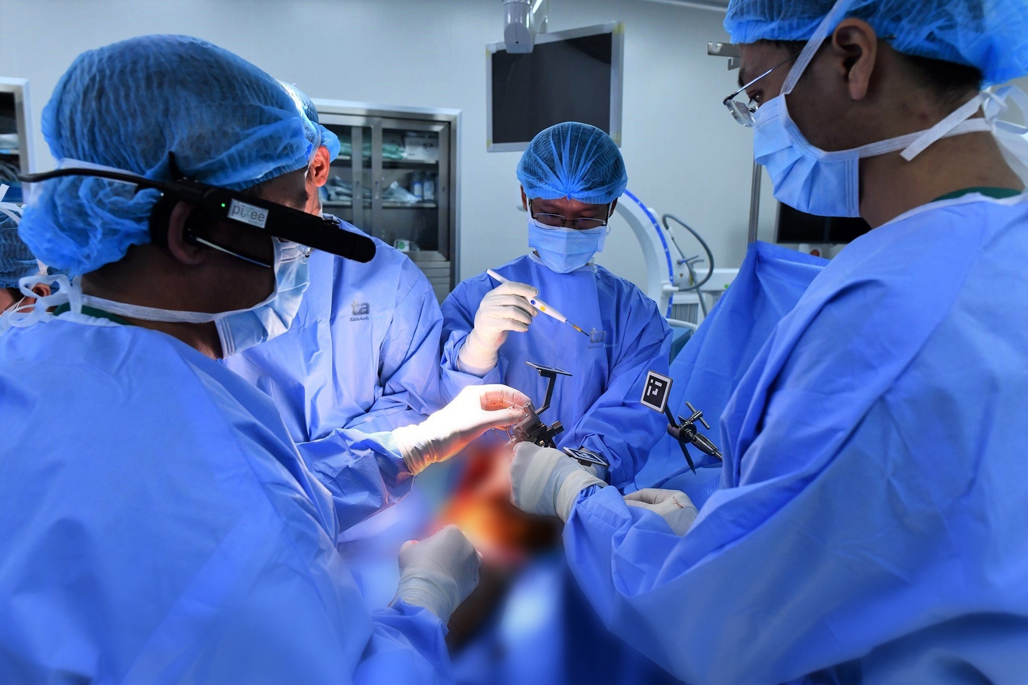 Ứng dụng công nghệ thực tế ảo trong phẫu thuật thay khớp gối-1