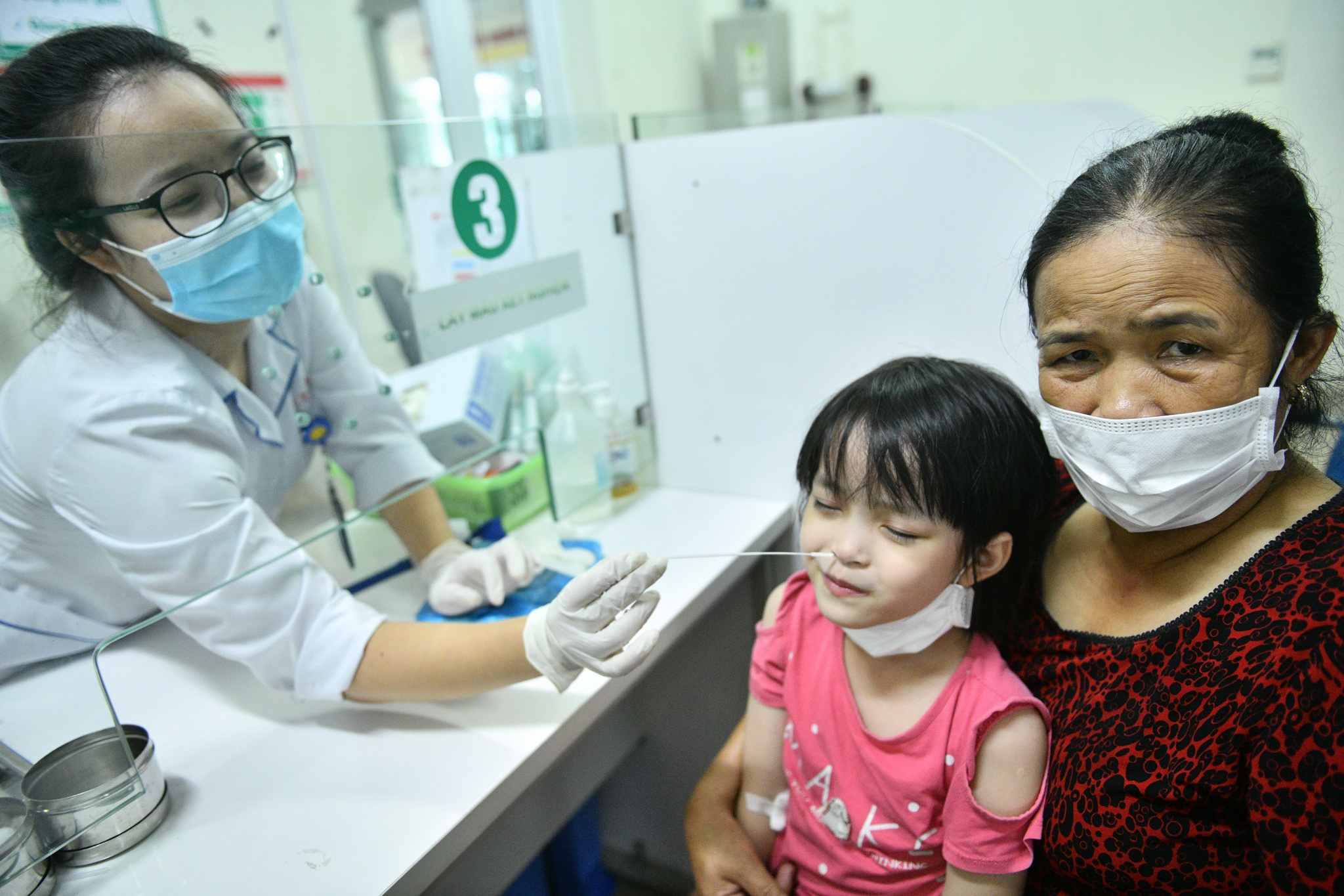 Nhiều người tại Hà Nội phải nằm viện do mắc cúm mùa-9