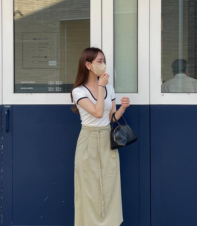 Quý cô Hàn Quốc chuyên diện trang phục màu trung tính nhưng không gây nhàm chán nhờ mix đồ thông minh-2