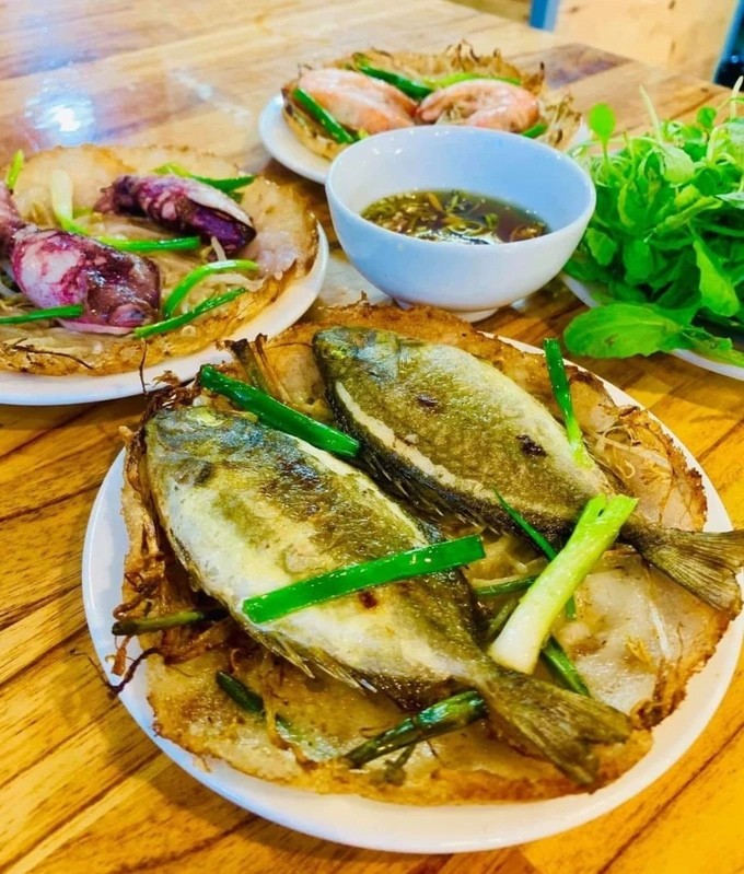 Độc đáo món bánh khoái cá kình của làng Chuồn, Huế-1