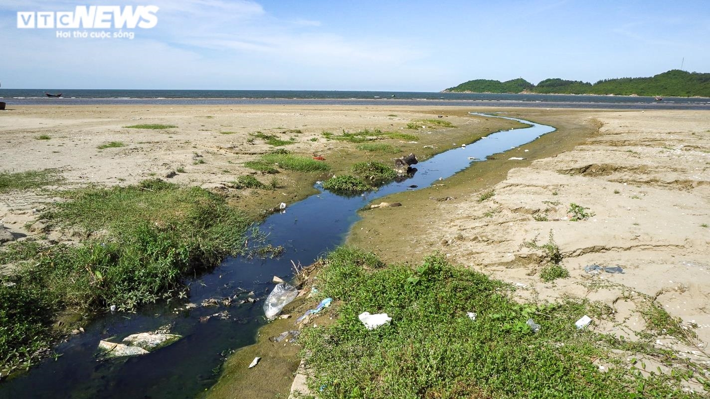 Ảnh: Rác thải ‘bao vây’ nhiều bãi biển ở Hà Tĩnh-4