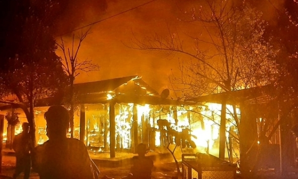 Nhiều nhà dân bị lửa thiêu rụi trong đêm-cover-img