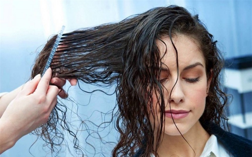 Bí quyết giúp tóc nhanh khô mà không cần sấy-1