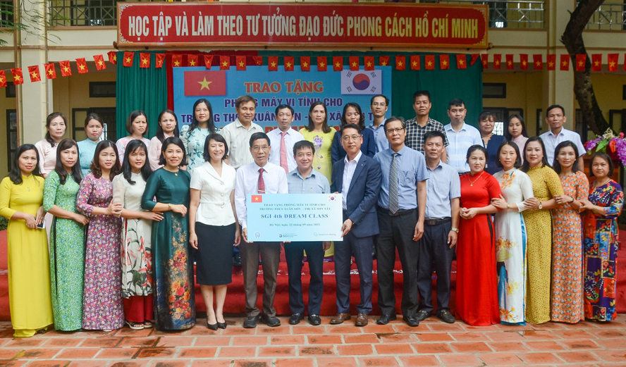 Trường THCS Xuân Sơn, thị xã Sơn Tây tiếp nhận phòng tin học 36 máy tính-1
