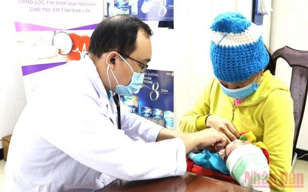 Gần 1.000 trẻ em có hoàn cảnh khó khăn ở Đắk Lắk được khám sàng lọc và tầm soát miễn phí bệnh tim-1