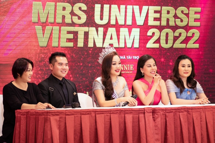 'Bà trùm vương miện' Hoàng Thanh Nga đại diện Việt Nam thi Mrs Universe 2022-1