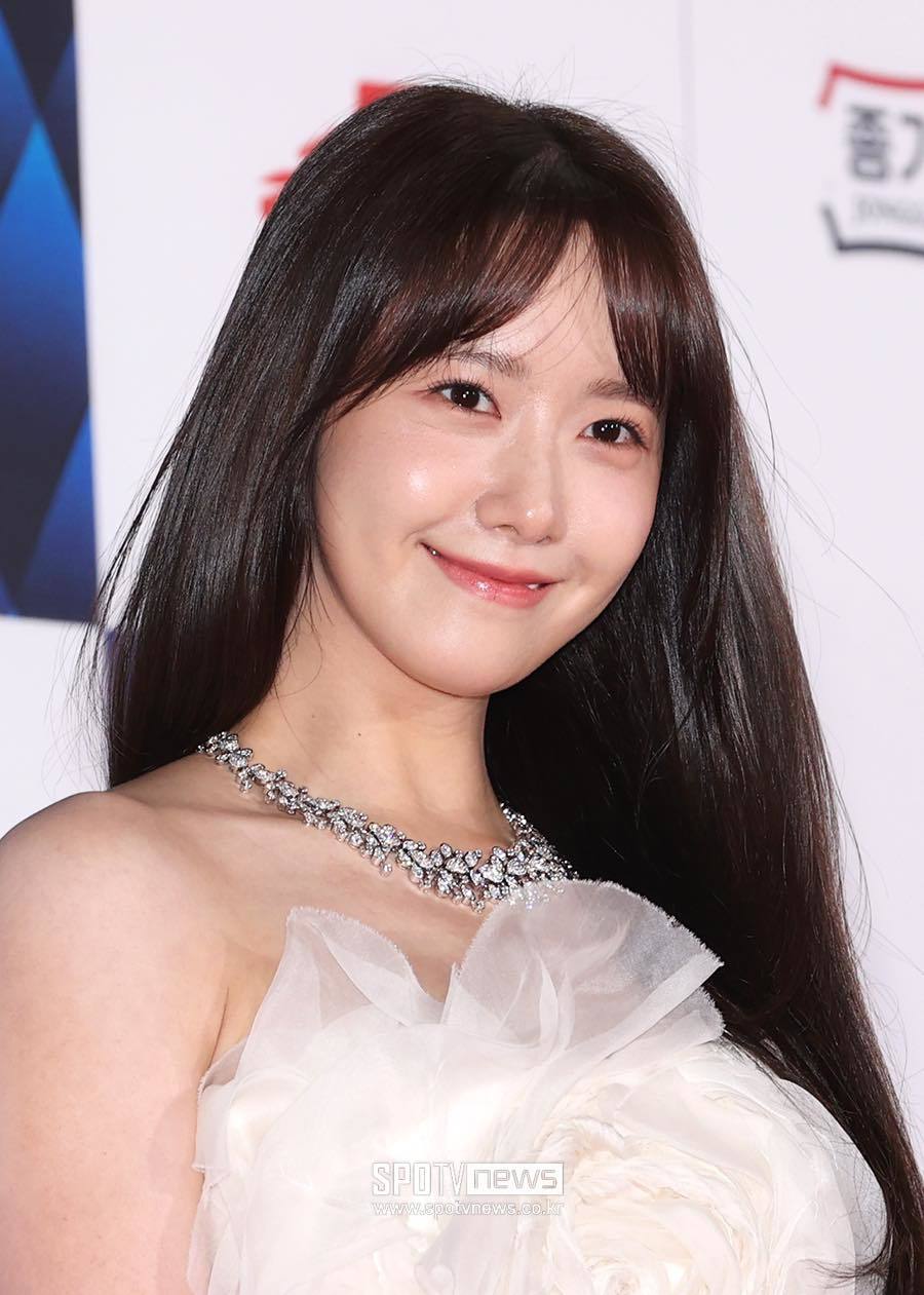 Yoona qua bao mùa trao giải "Rồng xanh": Sắc trắng làm nên thương hiệu-2