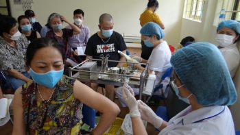 Các quận, huyện tại Hà Nội đẩy nhanh tiến độ tiêm vắc-xin Covid-19-7