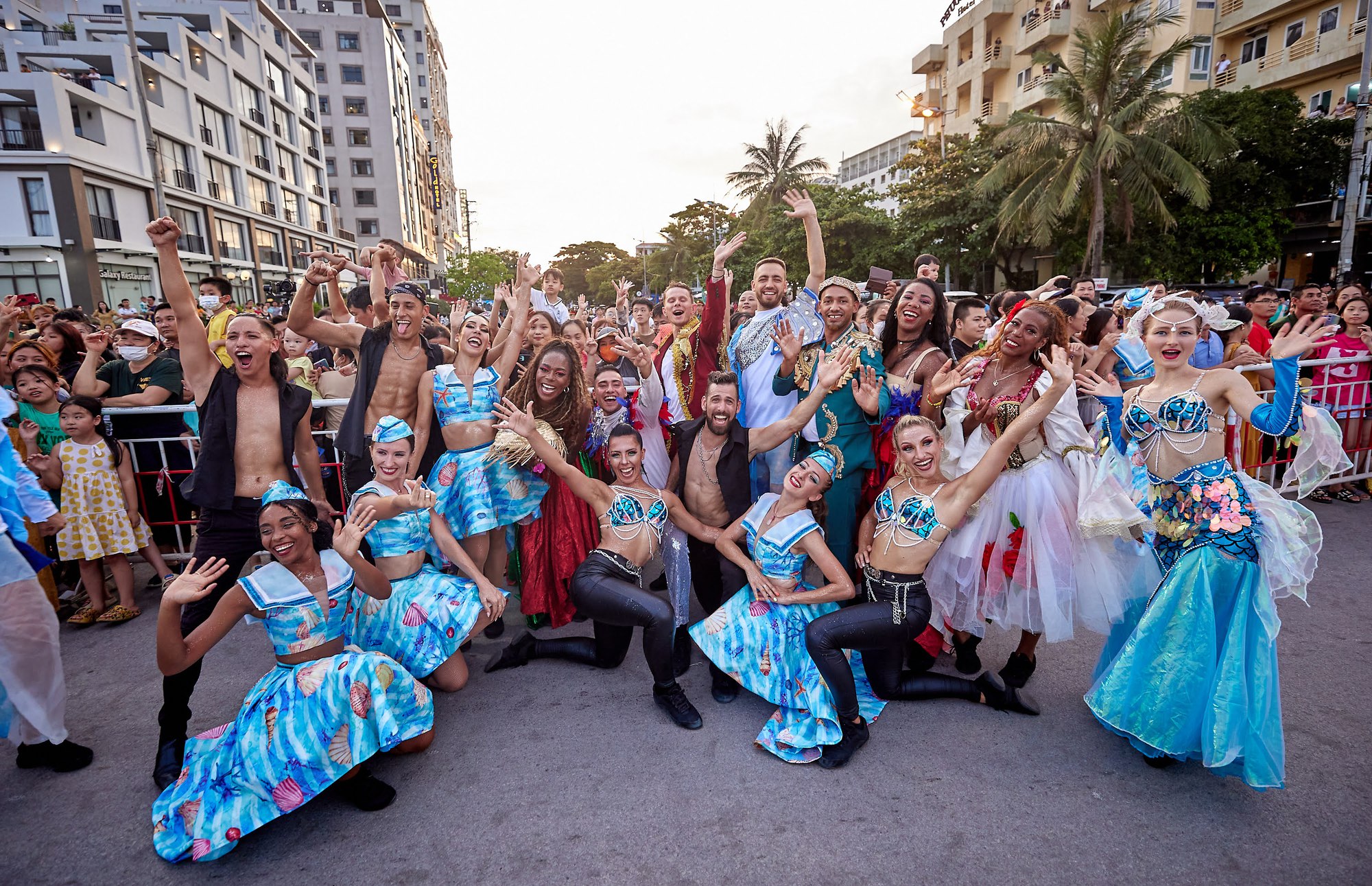 100 vũ công Brazil, Moldova, Colombia... khuấy động Carnival du lịch biển Sầm Sơn-14