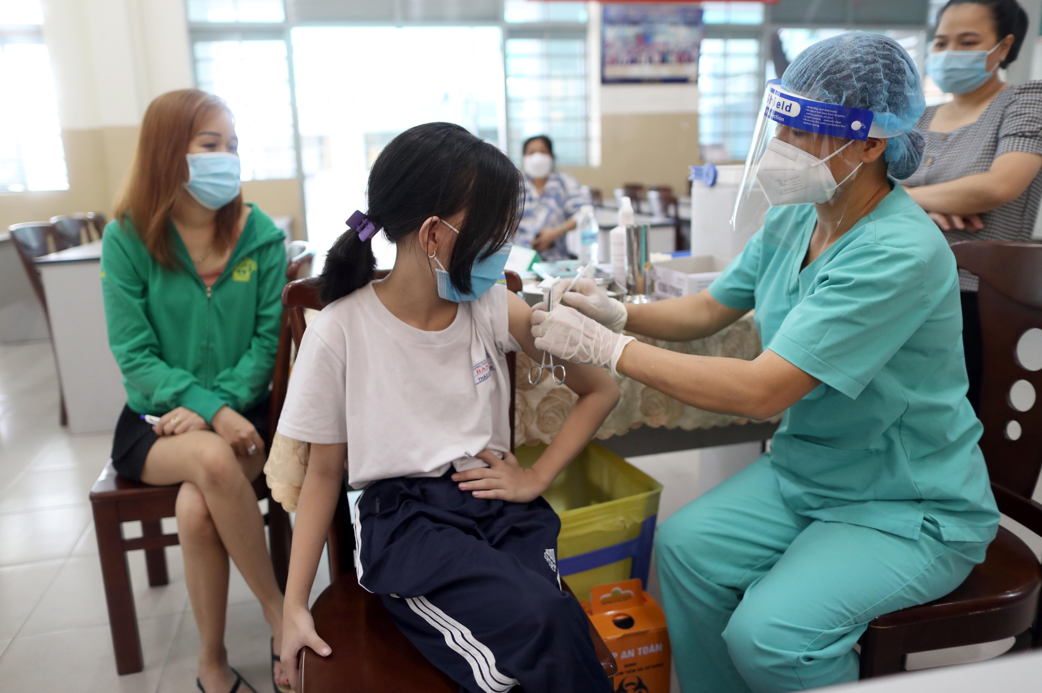 Ngày 3.8, TP.HCM tổ chức 157 điểm tiêm vắcxin Covid-19 cho trẻ em; sốt xuất huyết tăng-1